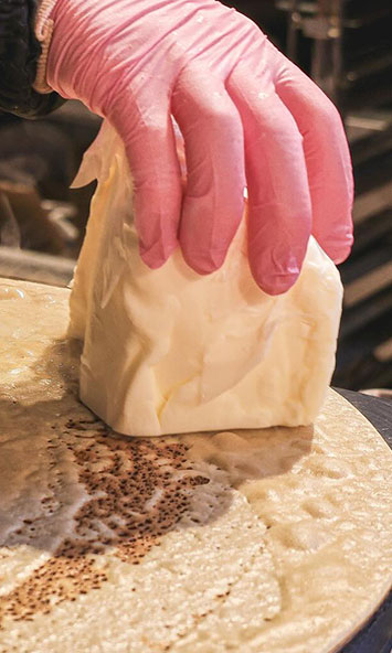 パティシエ作業中