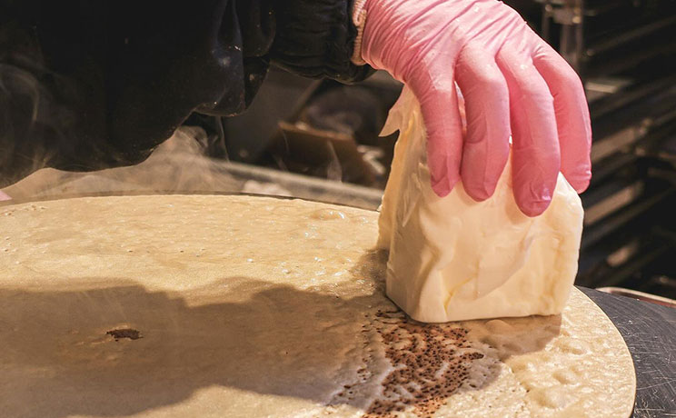 パティシエ作業中