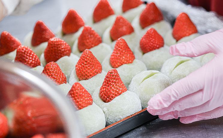 パティシエ作業中